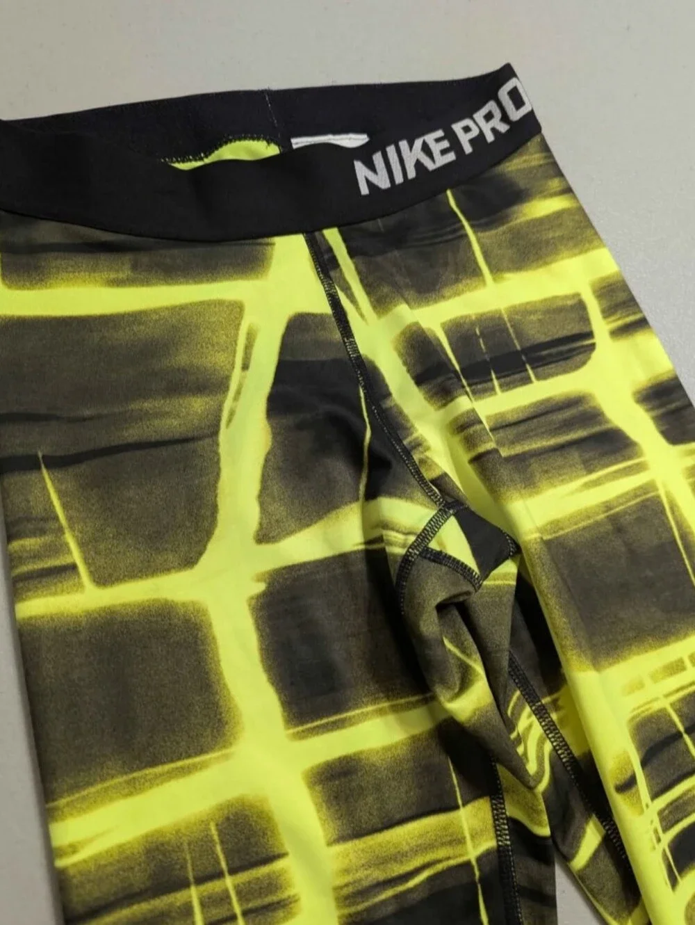XS women's Nike yellow and black leggings